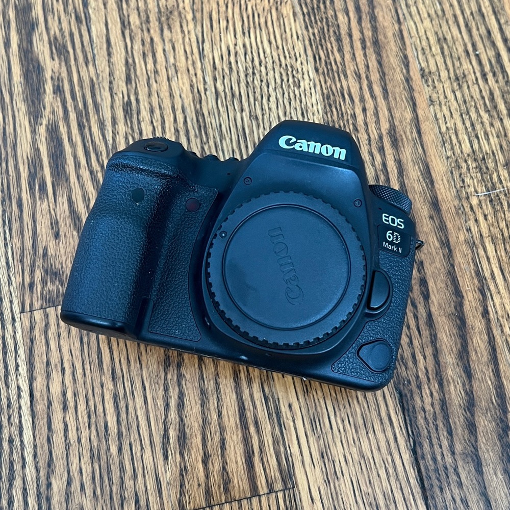 Canon 6D Mark ii FOR SALE - perfect condition!
